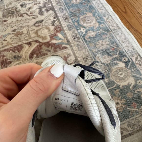 On Running White Athletic Shoes - Picture 15 of 15